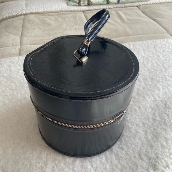 Vintage Handbags - Vintage Black Patent Leather Hat Box - Round Zippered Travel Case Luggage